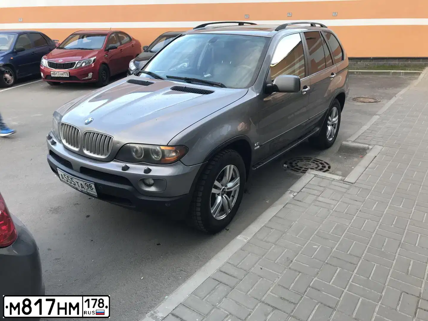 Фото автомобиля KIA RIO, 2012 — госномер М817НМ178. Цвет: Красный