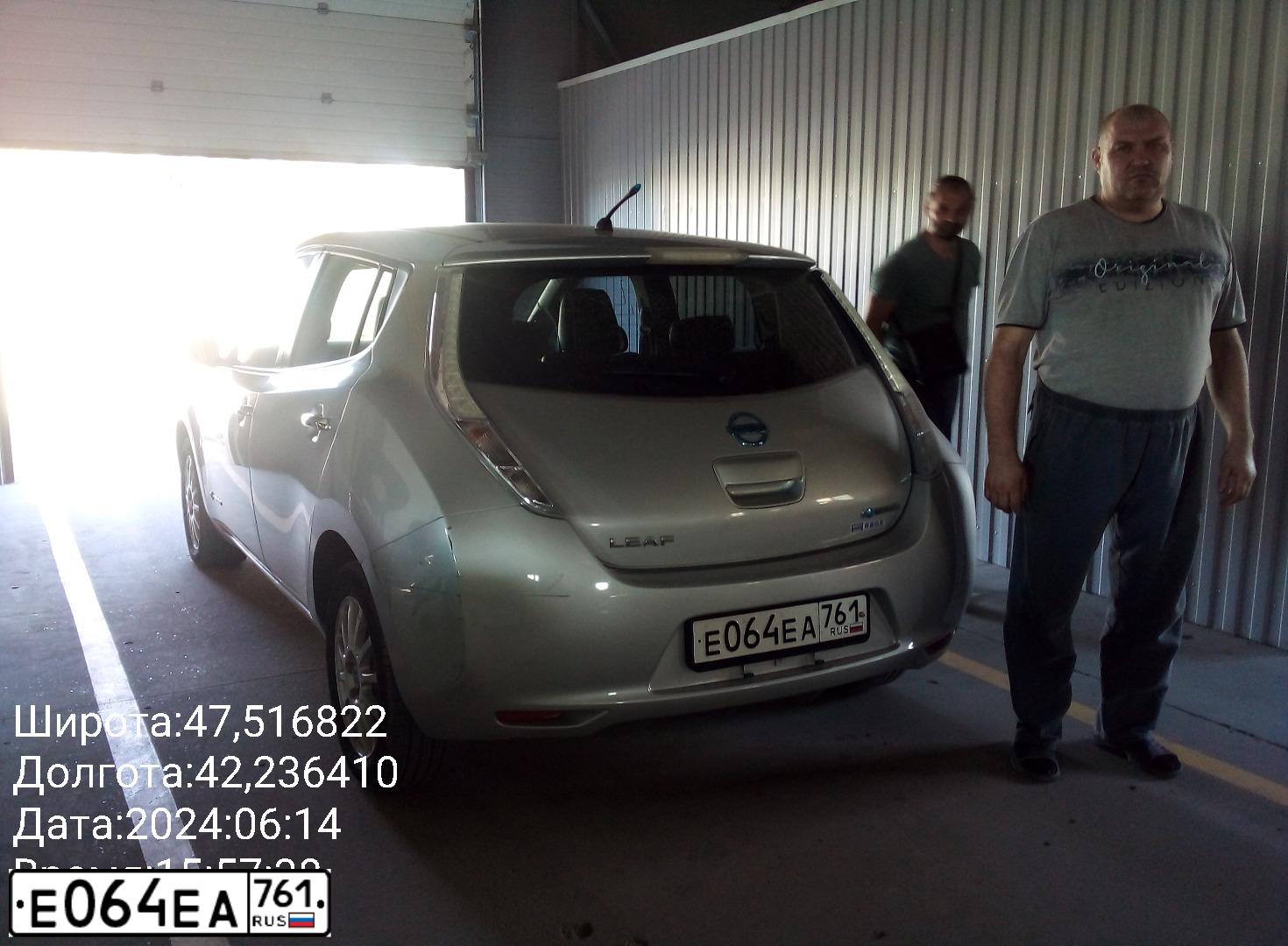 Фото автомобиля NISSAN LEAF, 2012 — госномер Е064ЕА761