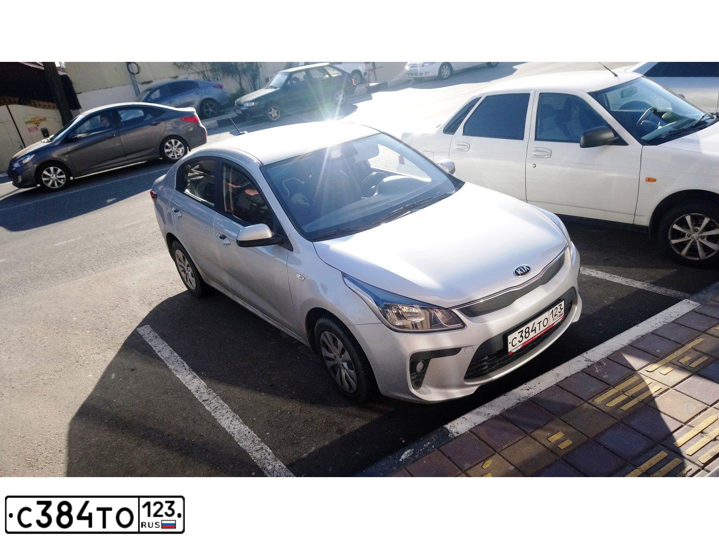 Фото автомобиля KIA RIO, 2017 — госномер С356ВУ323. Цвет: СЕРЕБРИСТЫЙ