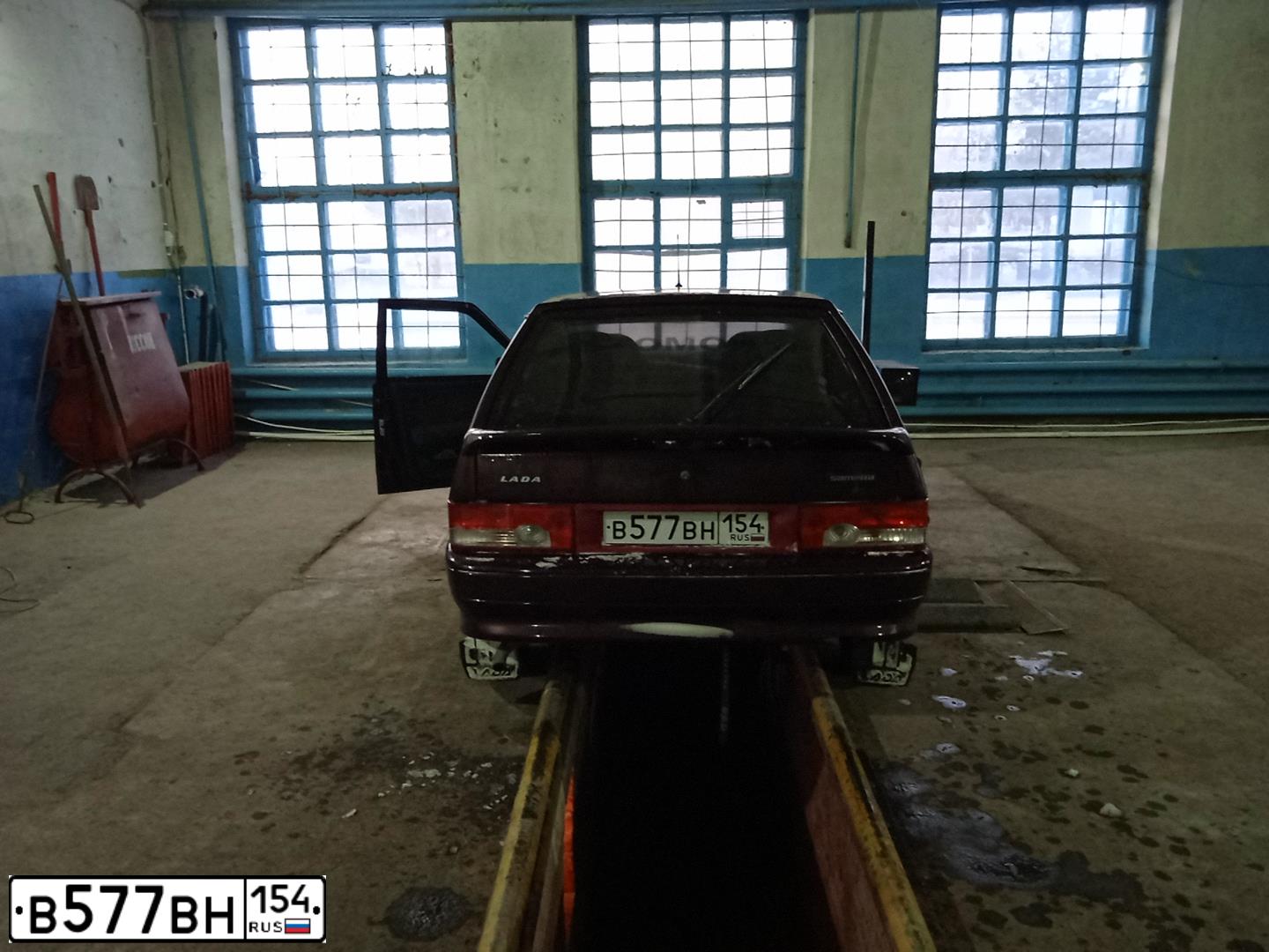 Фото автомобиля LADA 2114 SAMARA, 2012 — госномер В577ВН154. Цвет: ТЕМНО ВИШНЕВЫЙ