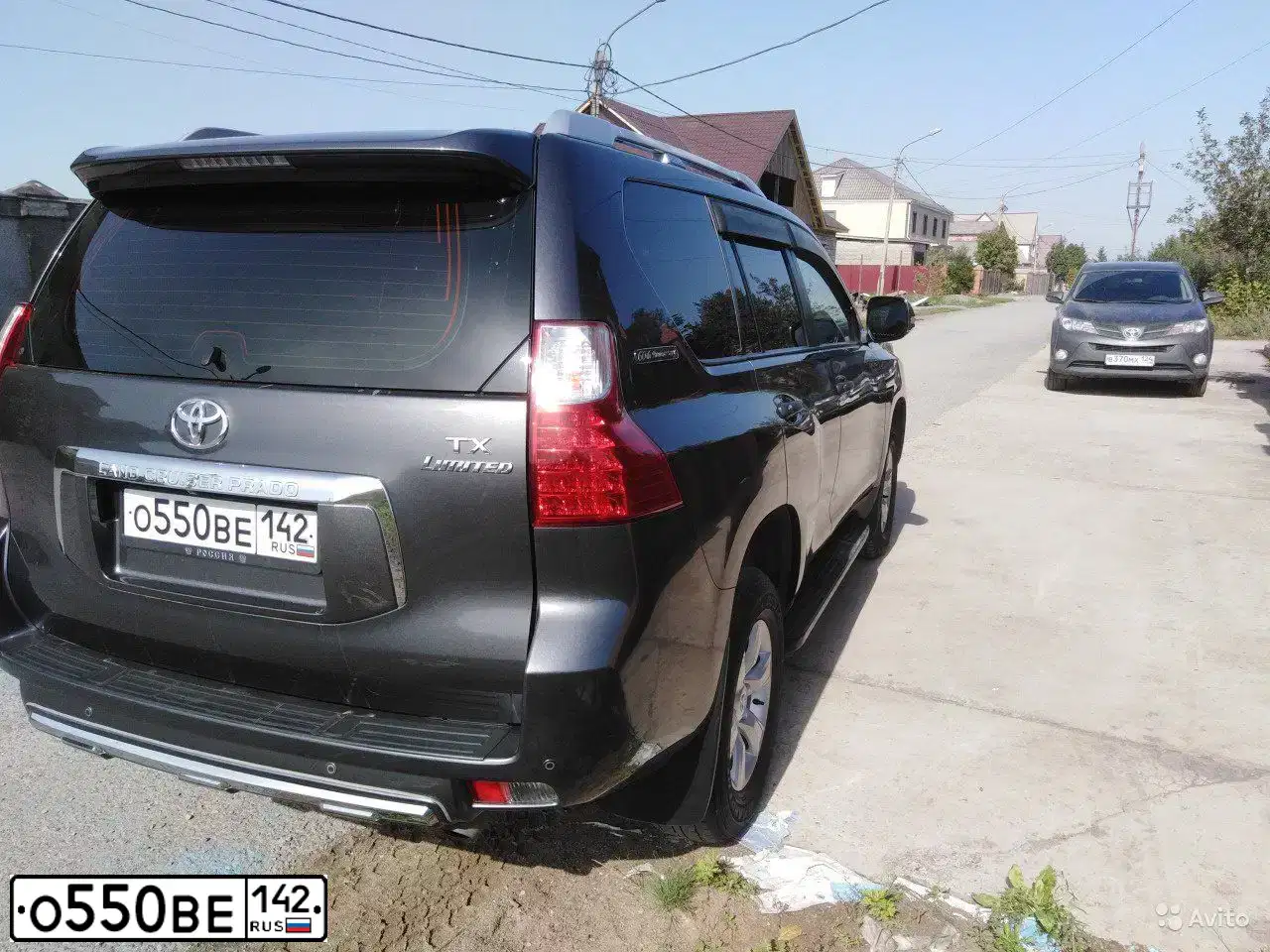 Фото автомобиля TOYOTA LANDCRUISER, 2012 — госномер С582РР70. Цвет: СЕРЫЙ