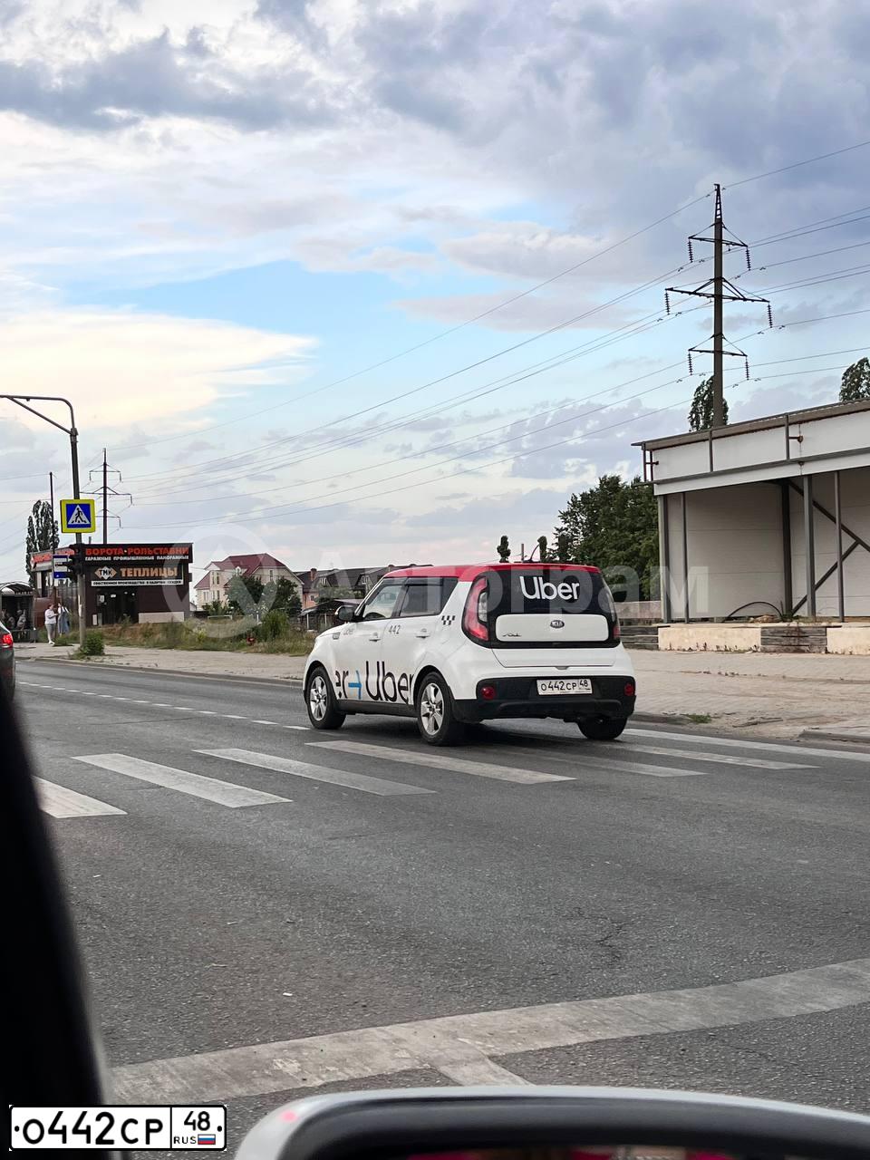 Фото автомобиля KIA SOUL, 2018 — госномер О442СР48. Цвет: БЕЛЫЙ