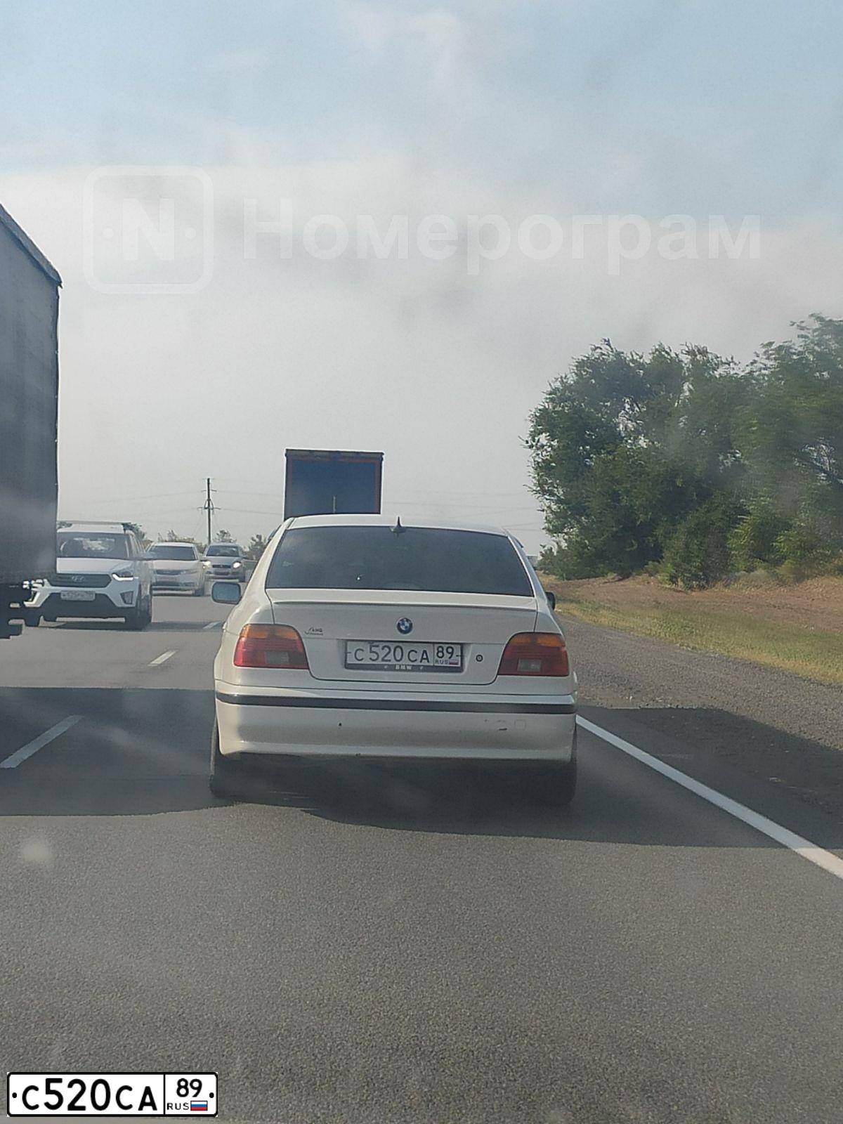 Фото автомобиля BMW SERIE 5, 2002 — госномер С520СА89. Цвет: Белый