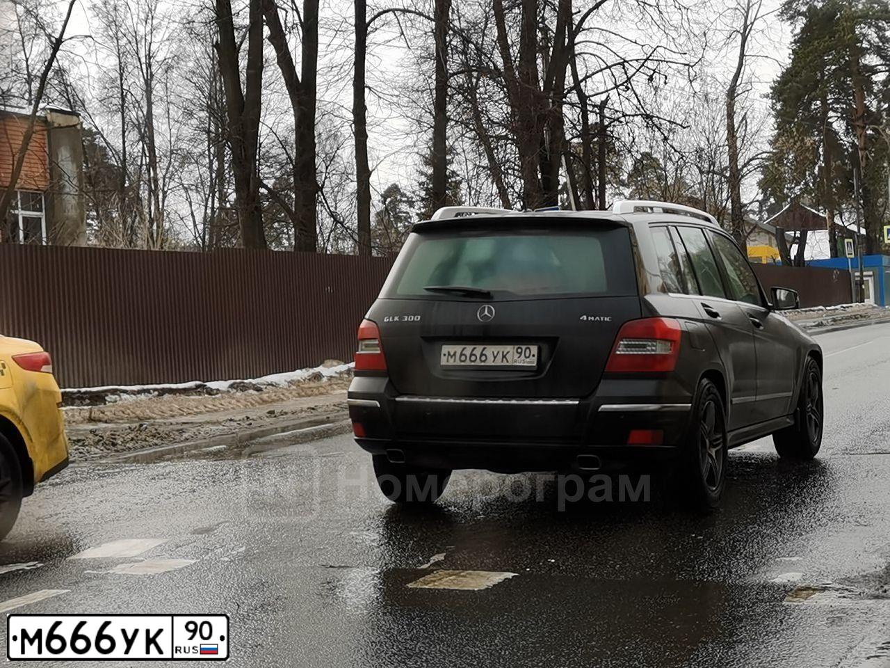 Фото автомобиля MERCEDES-BENZ GLK300, 2011 — госномер С662ЕМ550. Цвет: ЧЕРНЫЙ