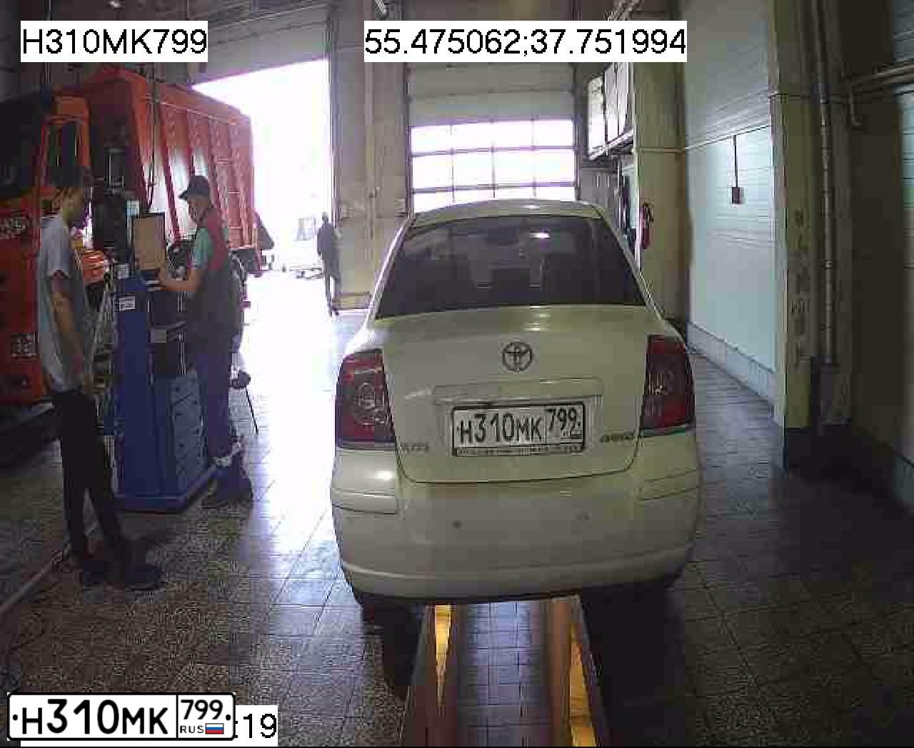 Фото автомобиля TOYOTA AVENSIS, 2008 — госномер С331КР136. Цвет: Белый