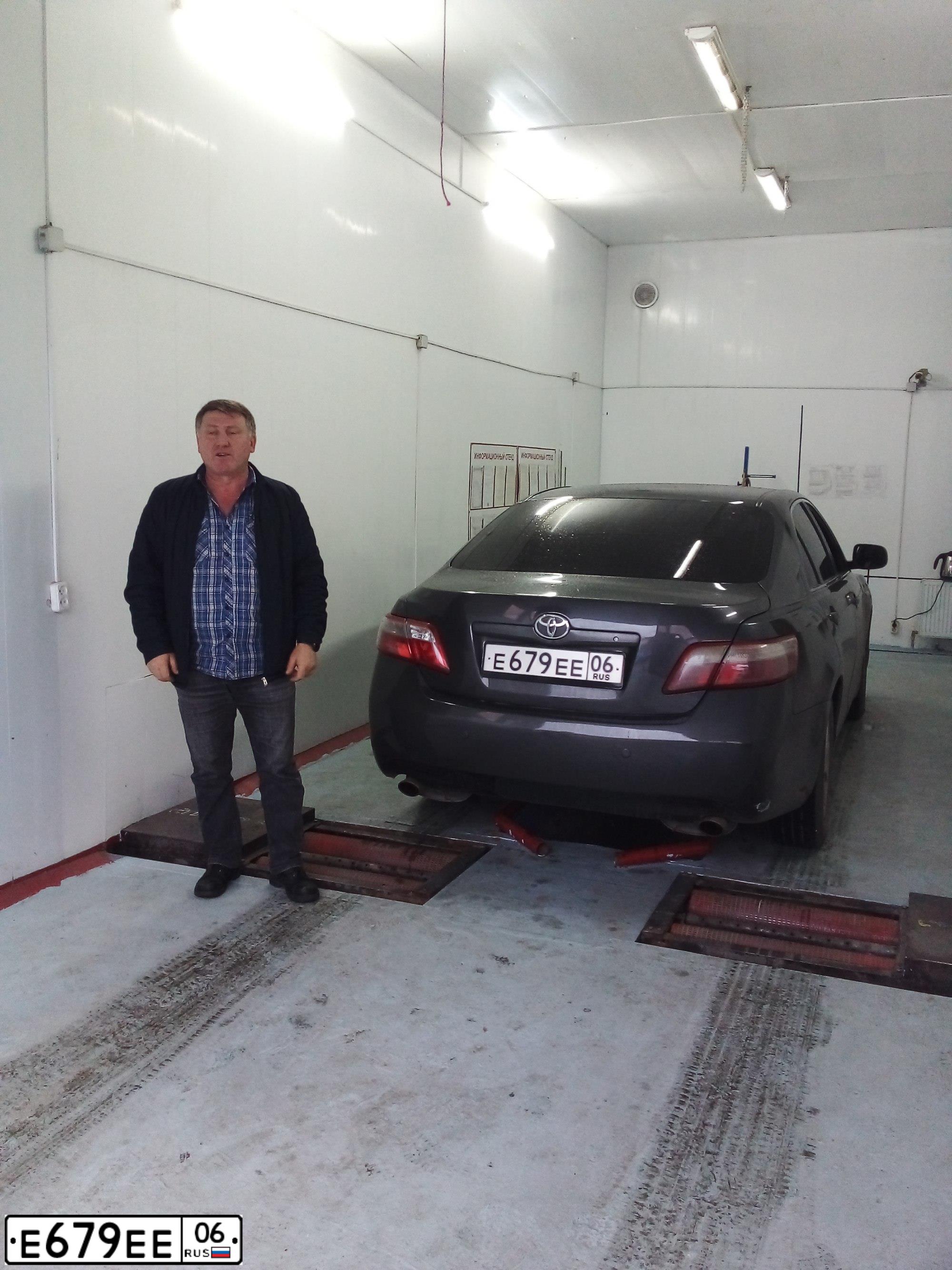 Фото автомобиля TOYOTA CAMRY, 2008 — госномер Е888ХУ102. Цвет: СЕРЫЙ