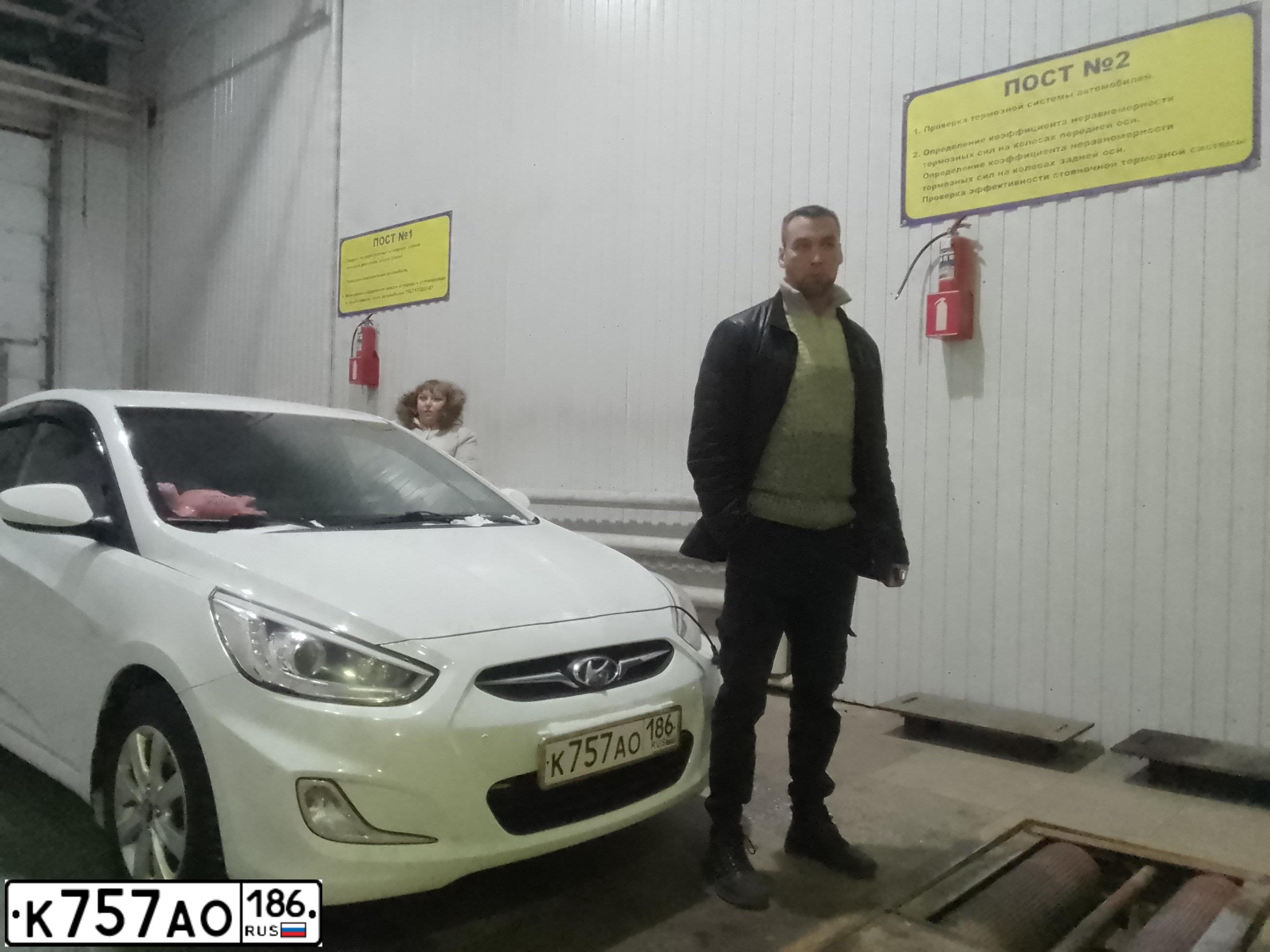 Фото автомобиля HYUNDAI SOLARIS, 2013 — госномер К757АО186. Цвет: Белый