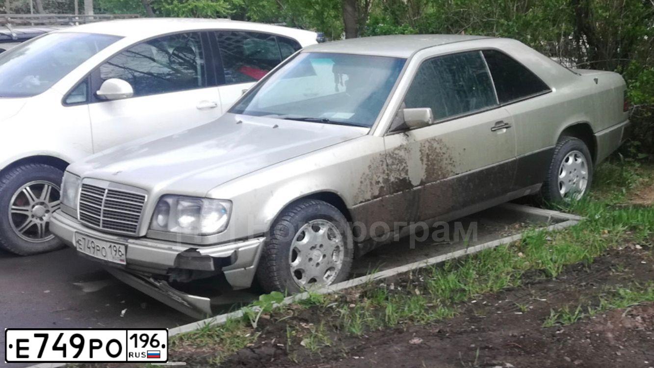 Фото автомобиля MERCEDES E-KLASSE, 1990 — госномер Е749РО196. Цвет: СЕРЫЙ