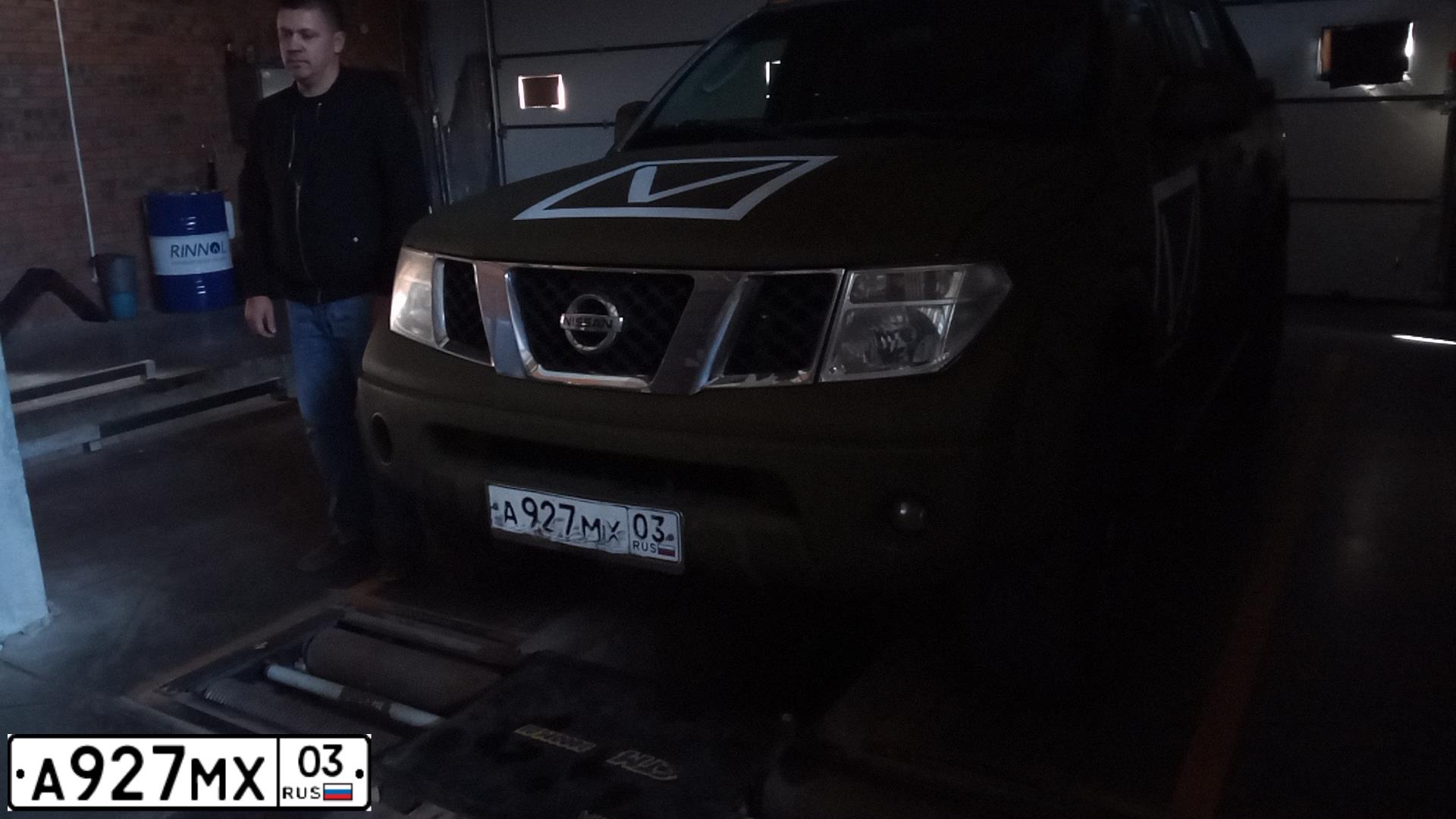 Фото автомобиля NISSAN NAVARA, 2007 — госномер А927МХ03. Цвет: СЕРЕБРИСТЫЙ