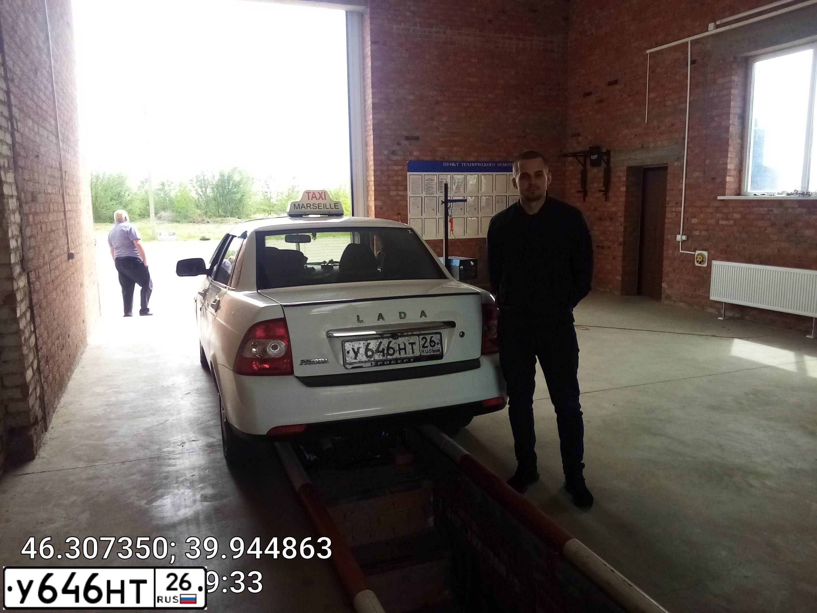 Фото автомобиля LADA 2170 PRIORA, 2011 — госномер У646НТ26. Цвет: БЕЛЫЙ