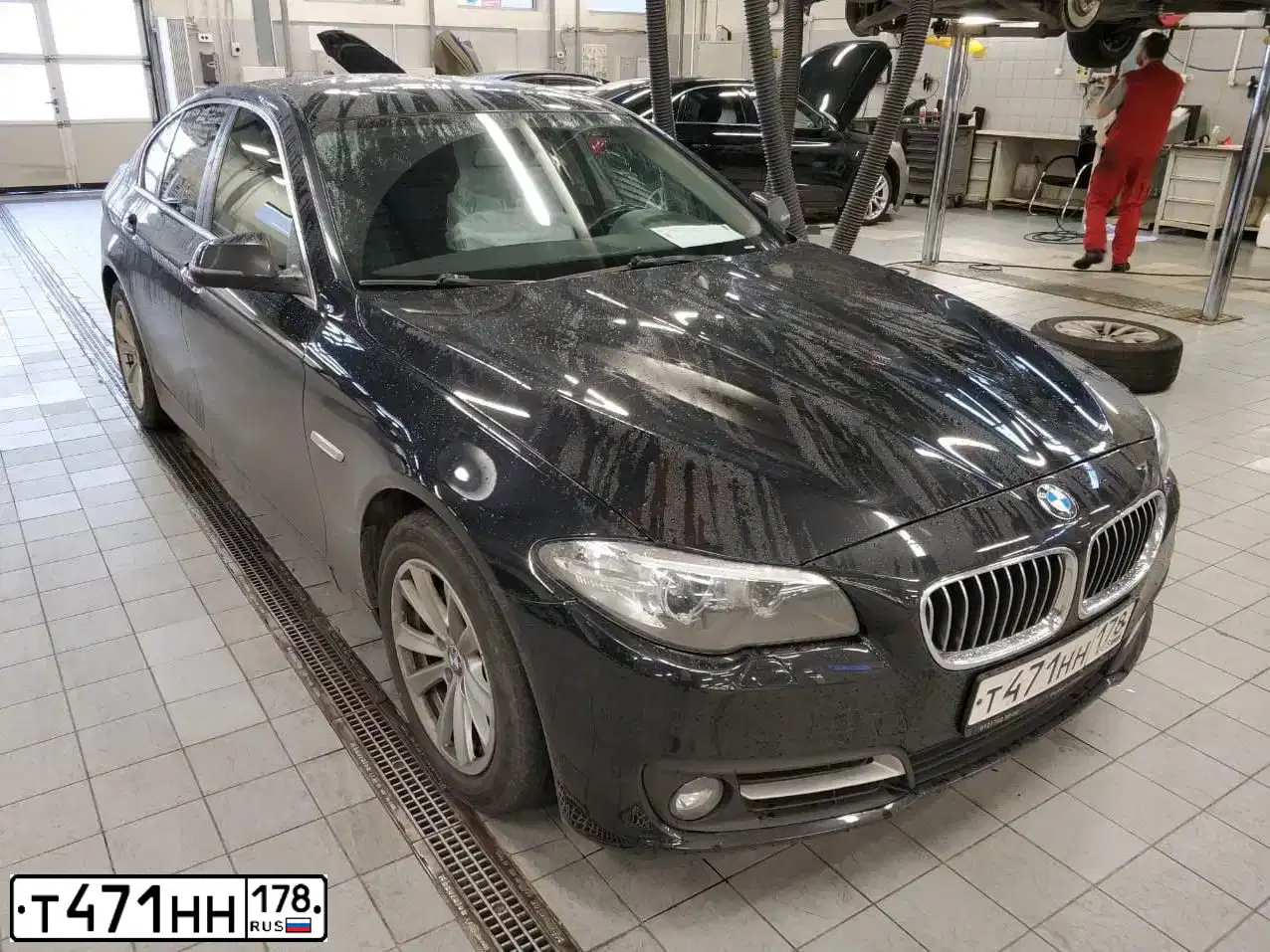 Фото автомобиля BMW W SERIE 5, 2015 — госномер Т471НН178. Цвет: ЧЕРНЫЙ