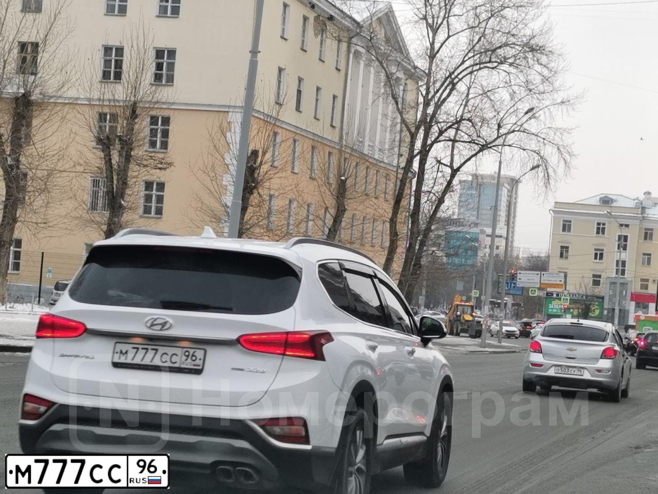 Фото автомобиля LANDROVER DISCOVERY, 2010 — госномер В400РУ02. Цвет: БРОНЗОВЫЙ