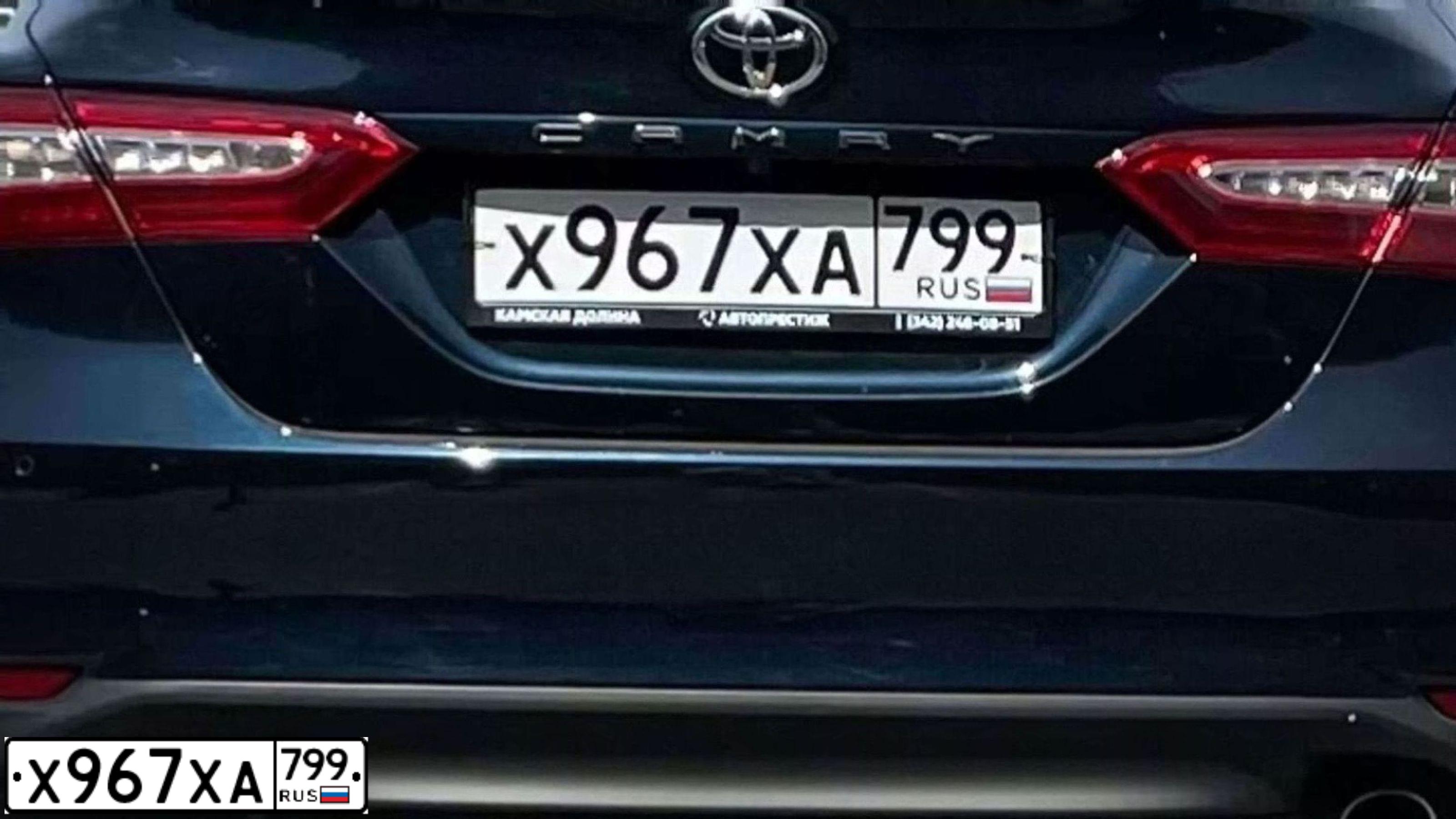Фото автомобиля TOYOTA CAMRY, 2018 — госномер Р842УО196. Цвет: ТЕМНО-СИНИЙ МЕТАЛЛИК