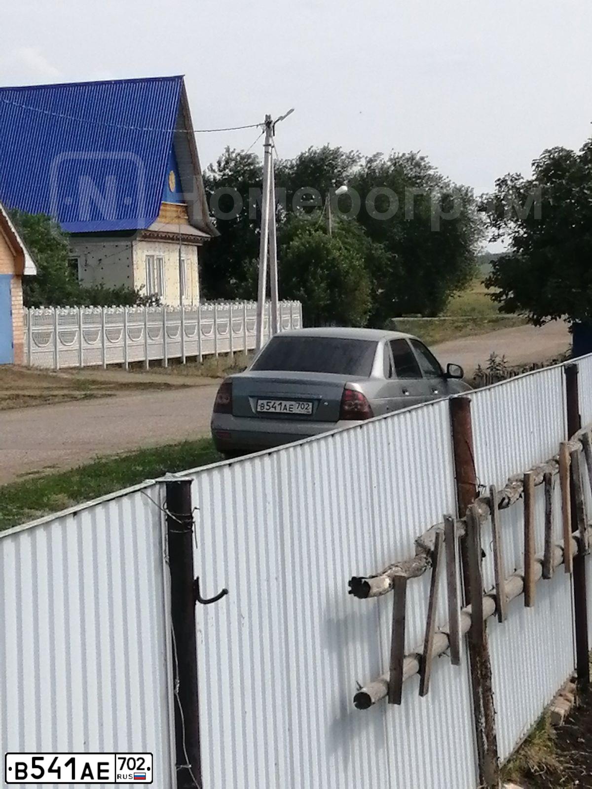 Фото автомобиля LADA 2170 PRIORA, 2011 — госномер В818ОВ116. Цвет: СРЕДНИЙ СЕРО-ЗЕЛЕНЫЙ МЕТ