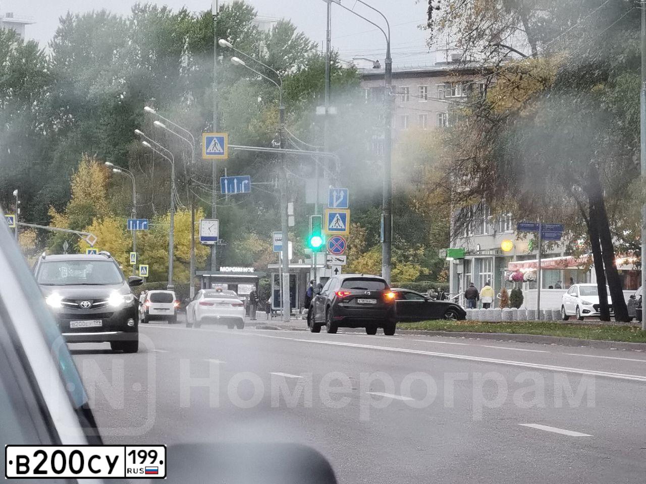Фото автомобиля BMW X5, 2012 — госномер В200СУ199. Цвет: СИНИЙ