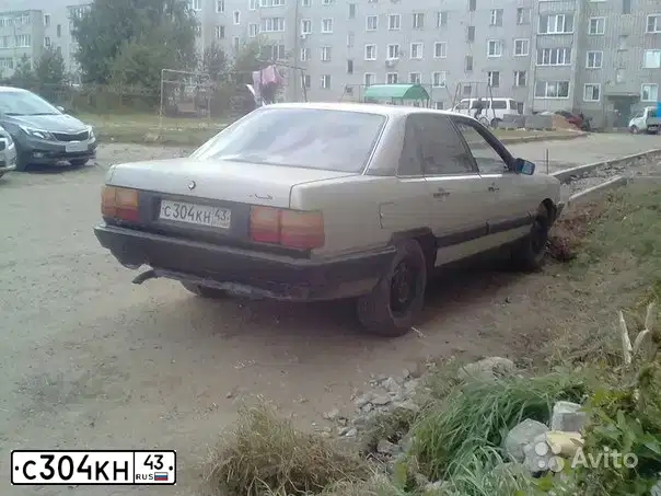 Фото автомобиля AUDI 100, 1984 — госномер С304КН43. Цвет: Серебристый