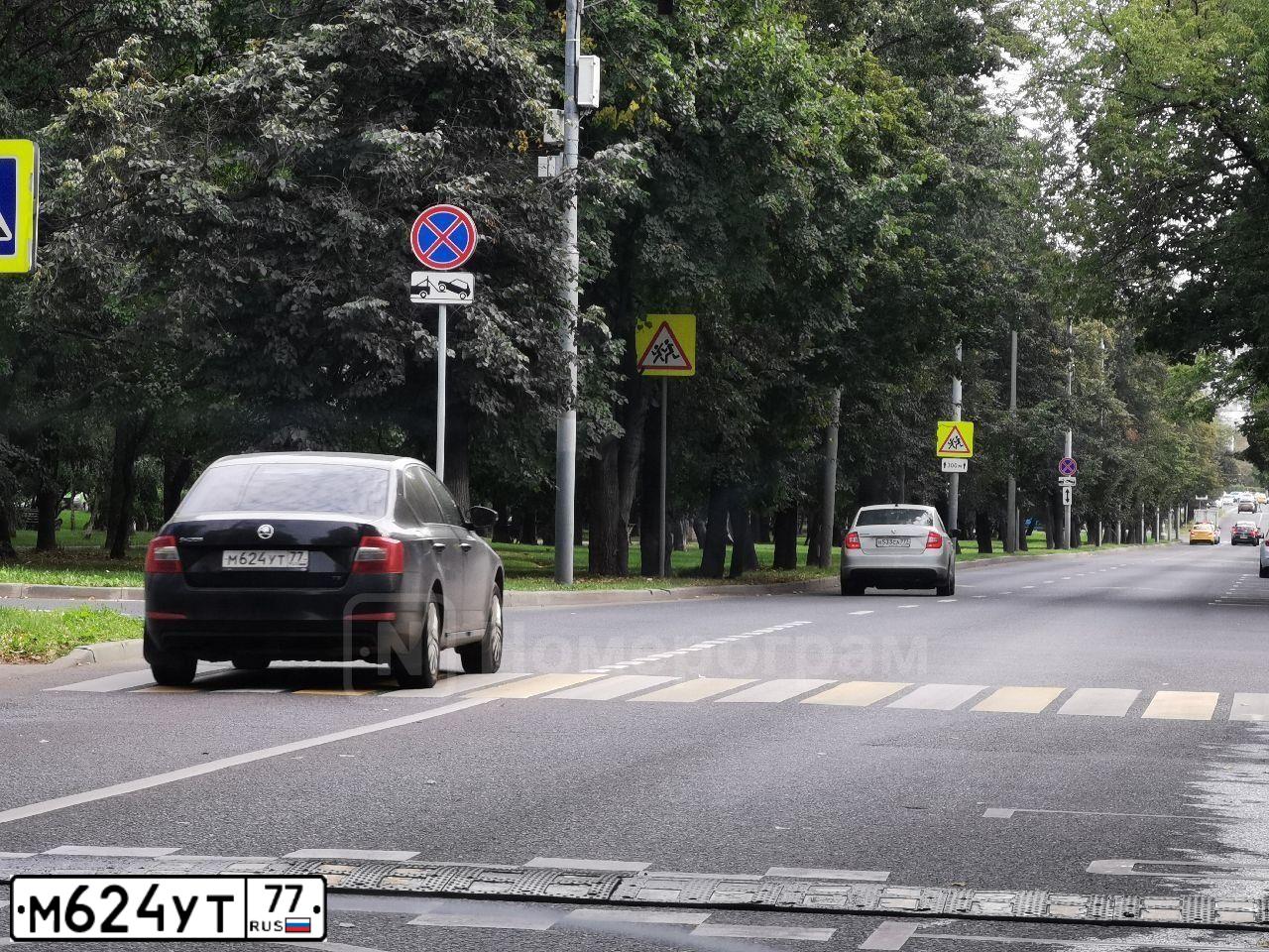 Фото автомобиля SKODA OCTAVIA, 2013 — госномер М624УТ77. Цвет: ЧЕРНЫЙ