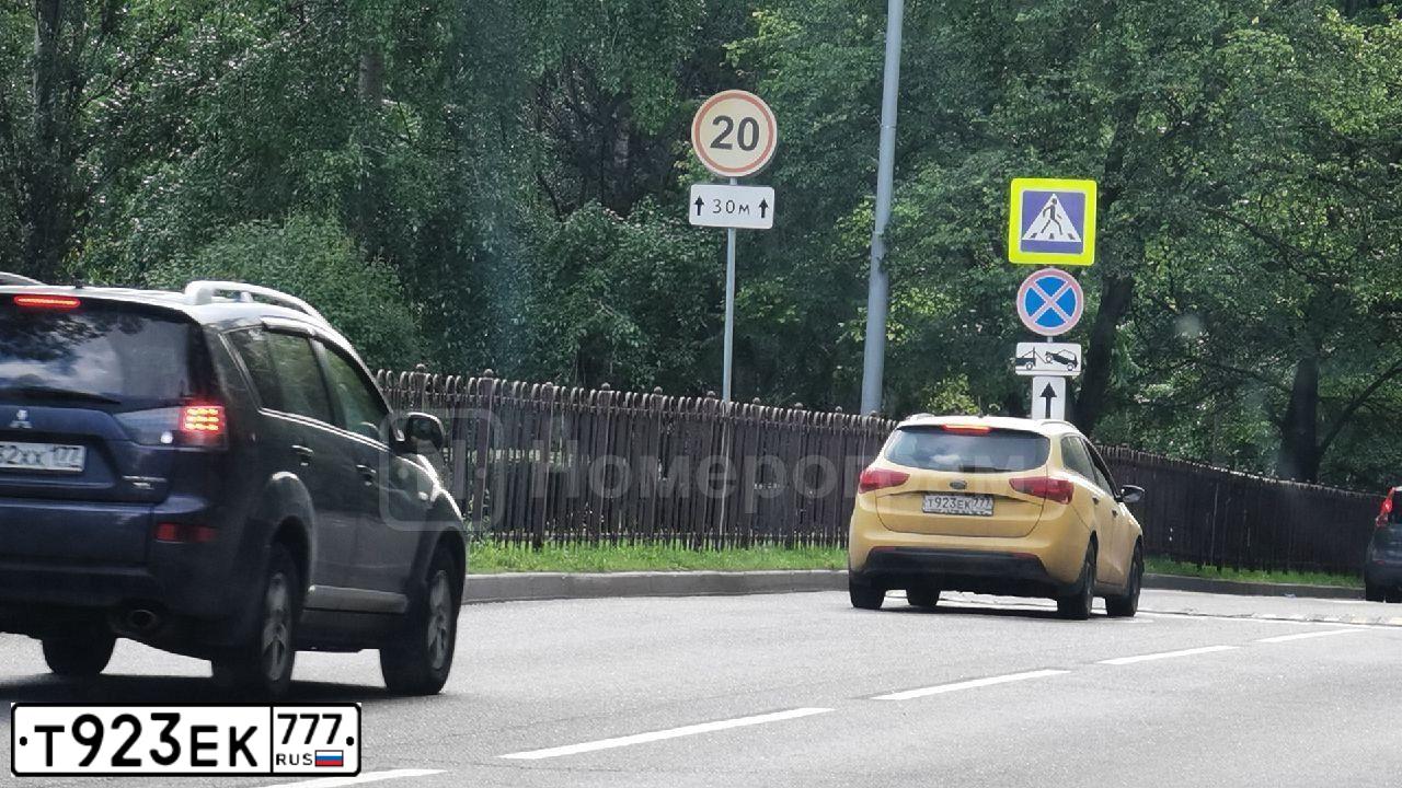 Фото автомобиля KIA CEE'D, 2014 — госномер А321НР136. Цвет: ЖЁЛТЫЙ