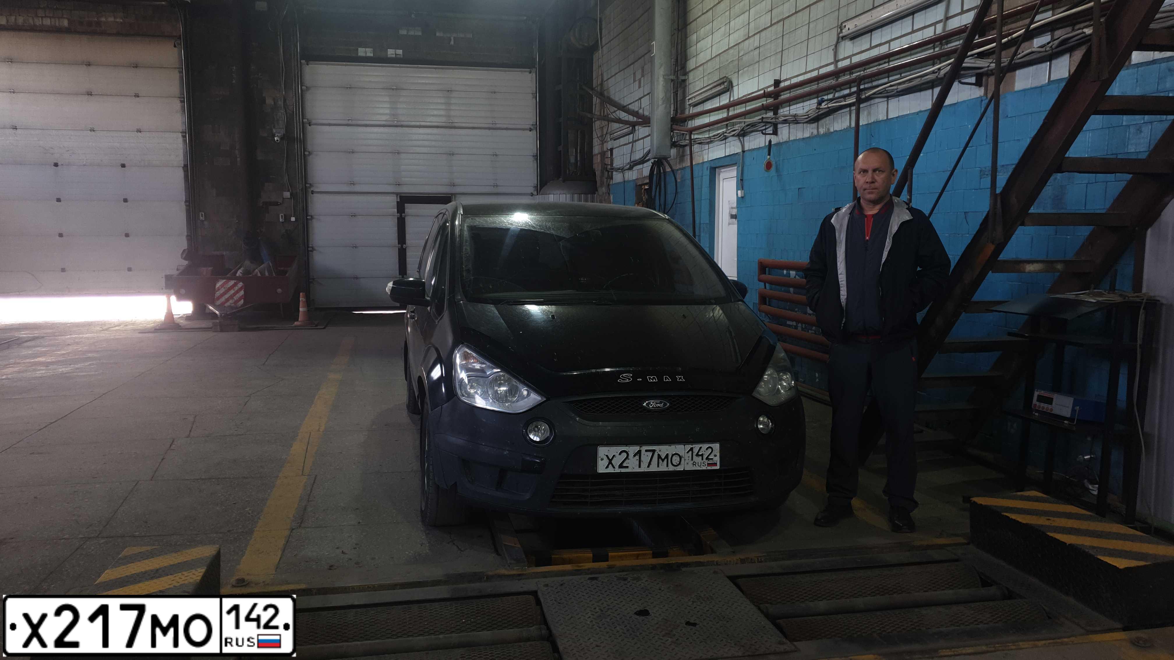 Фото автомобиля FORD S-MAX, 2007 — госномер М339ХО124. Цвет: ЧЕРНЫЙ