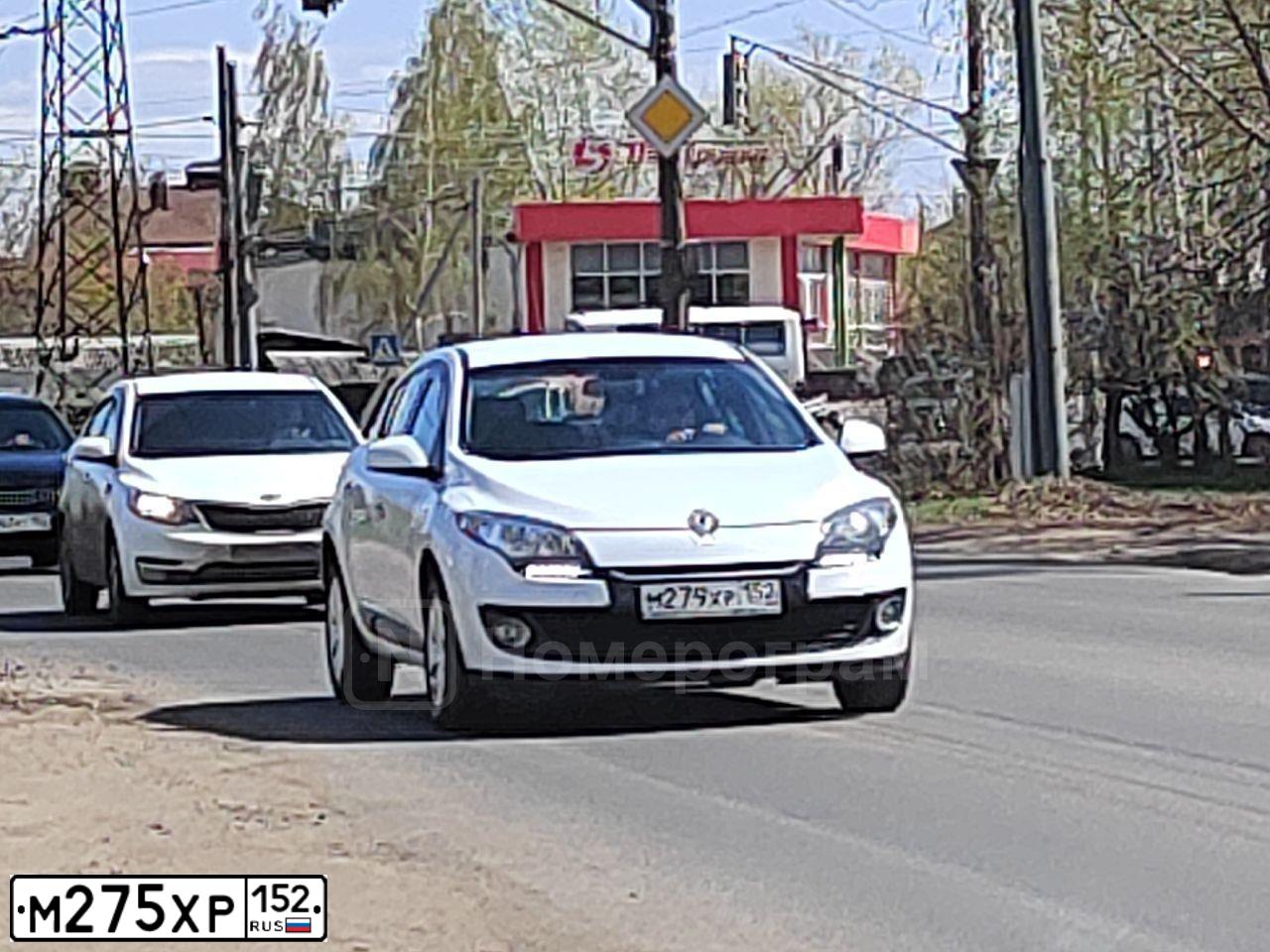Фото автомобиля RENAULT MEGANE GRAND SCENIC, 2009 — госномер Т665АХ152. Цвет: ТЕМНО-СЕРЫЙ