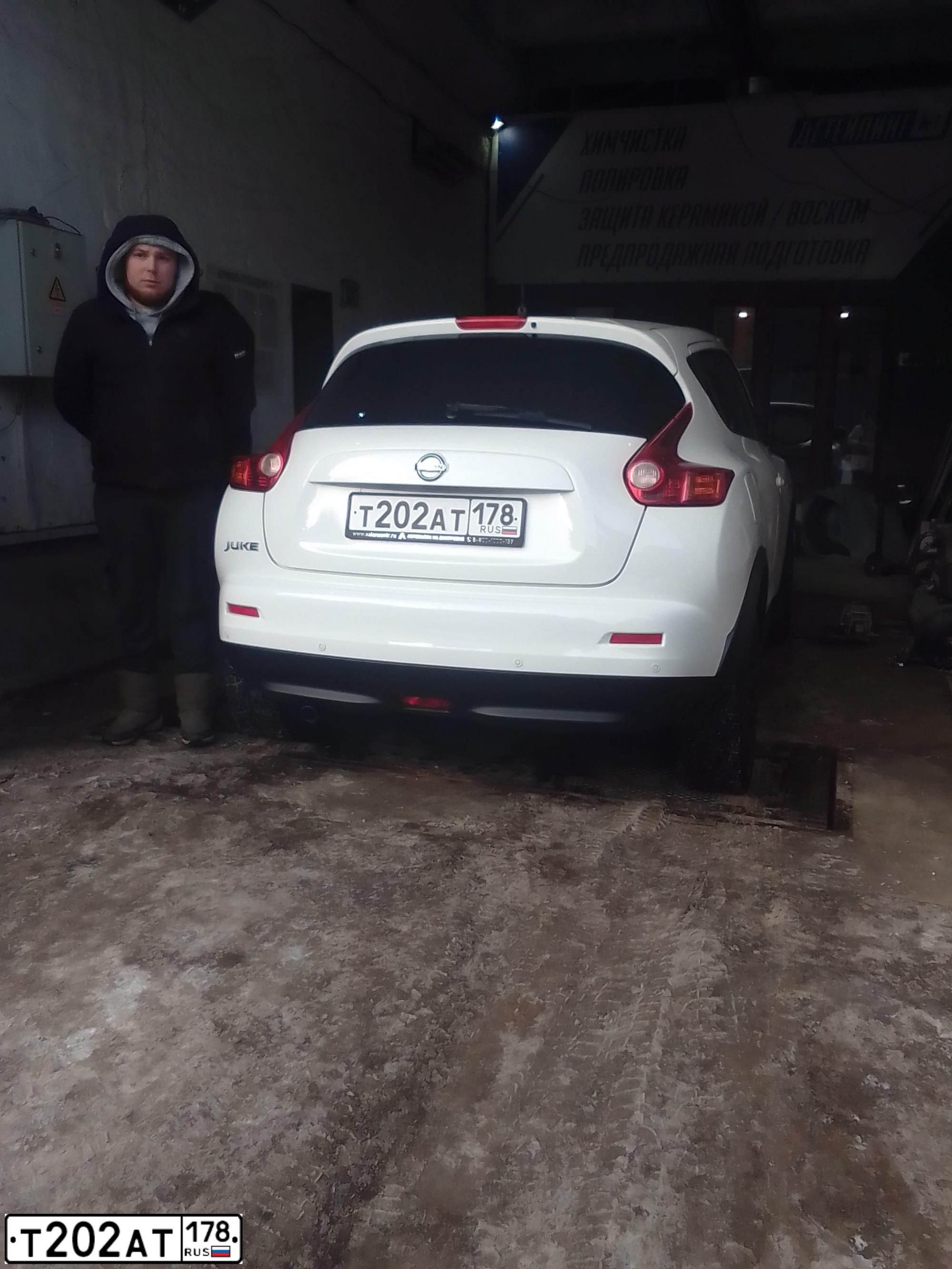 Фото автомобиля NISSAN JUKE, 2012 — госномер Н680МТ797. Цвет: Белый