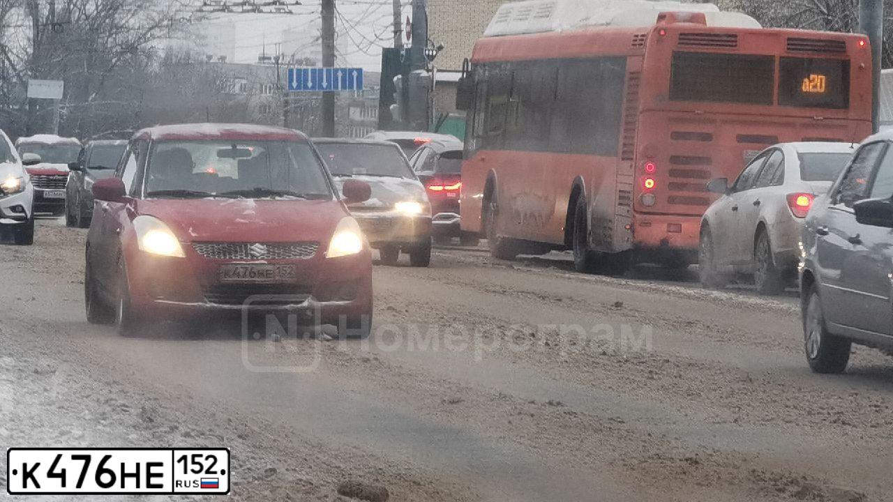 Фото автомобиля SUZUKI SWIFT, 2012 — госномер К476НЕ152. Цвет: Красный