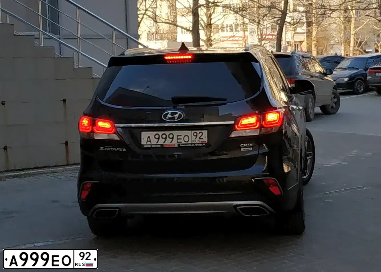 Фото автомобиля HYUNDAI GRAND STANTA FE, 2016 — госномер Н651ЕХ82. Цвет: ЧЕРНЫЙ
