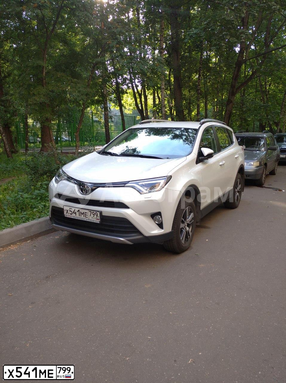 Фото автомобиля TOYOTA RAV4, 2018 — госномер Х541МЕ799. Цвет: БЕЛЫЙ ПЕРЛАМУТР