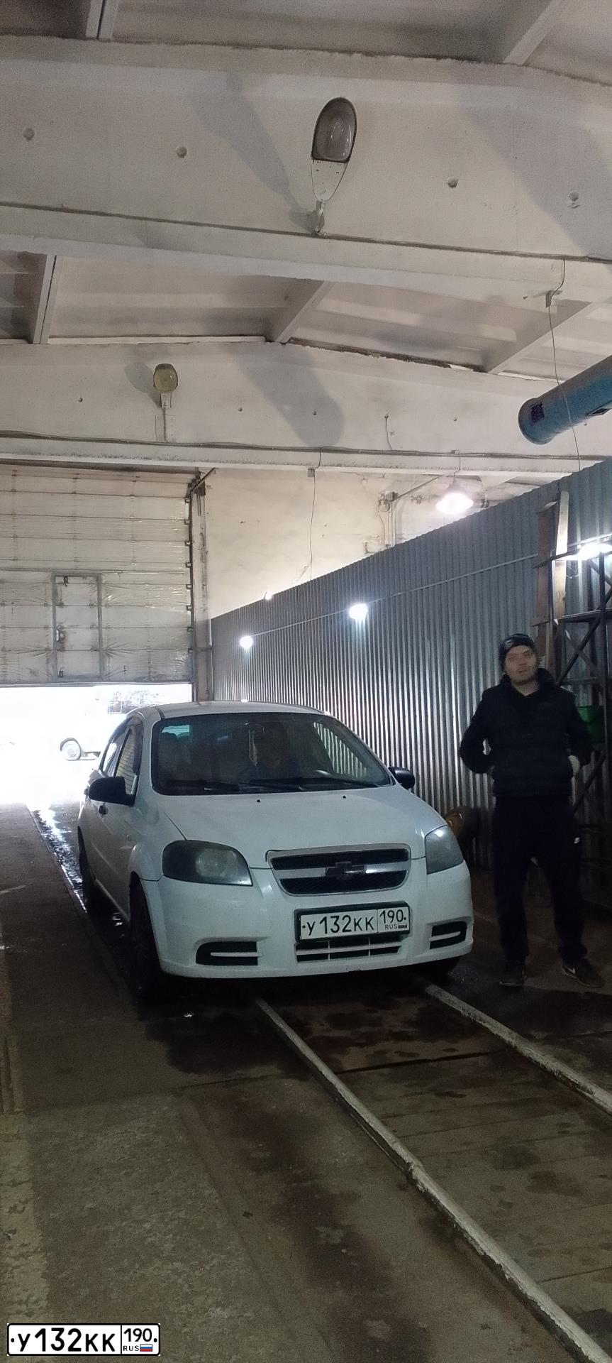 Фото автомобиля CHEVROLET AVEO, 2010 — госномер К074УЕ69. Цвет: Белый