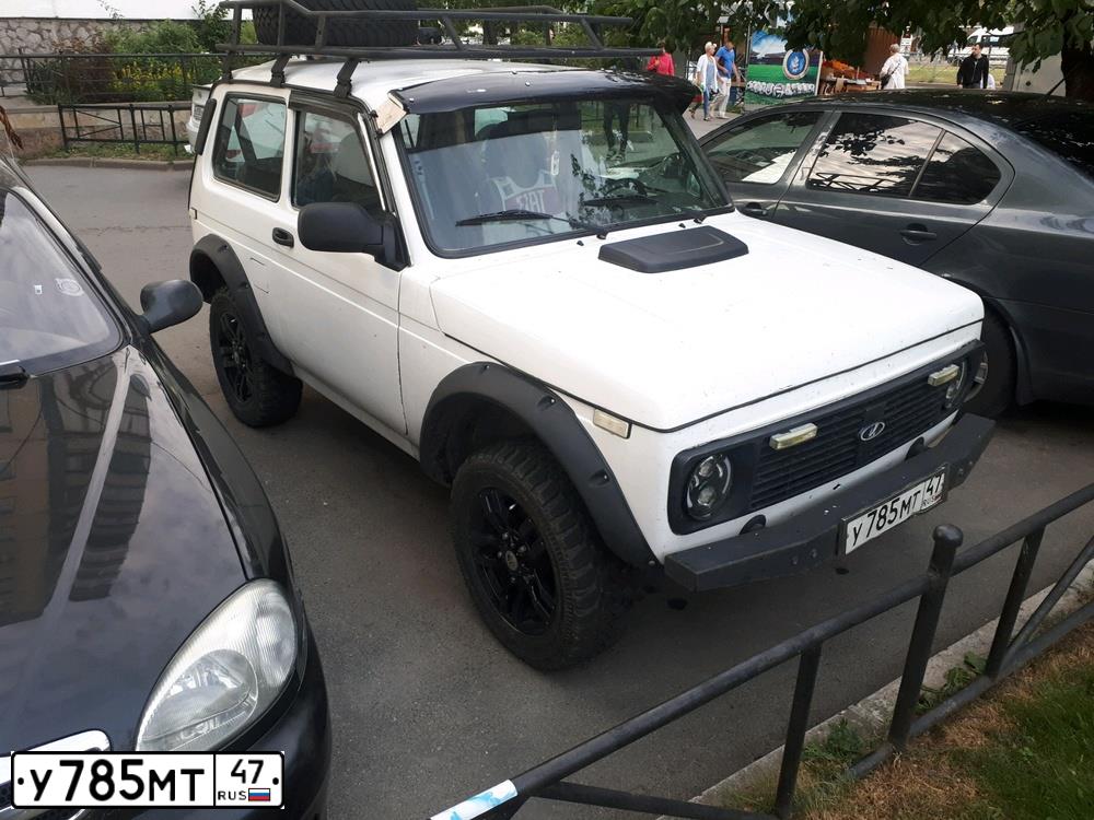 Фото автомобиля LADA 2121 NIVA, 1991 — госномер У785МТ47. Цвет: Белый