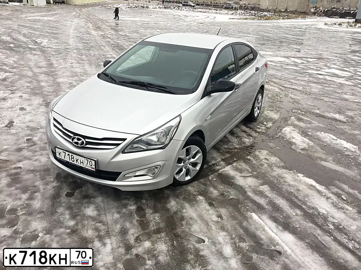 Фото автомобиля HYUNDAI SOLARIS, 2014 — госномер С061НА142. Цвет: СЕРЕБРИСТЫЙ