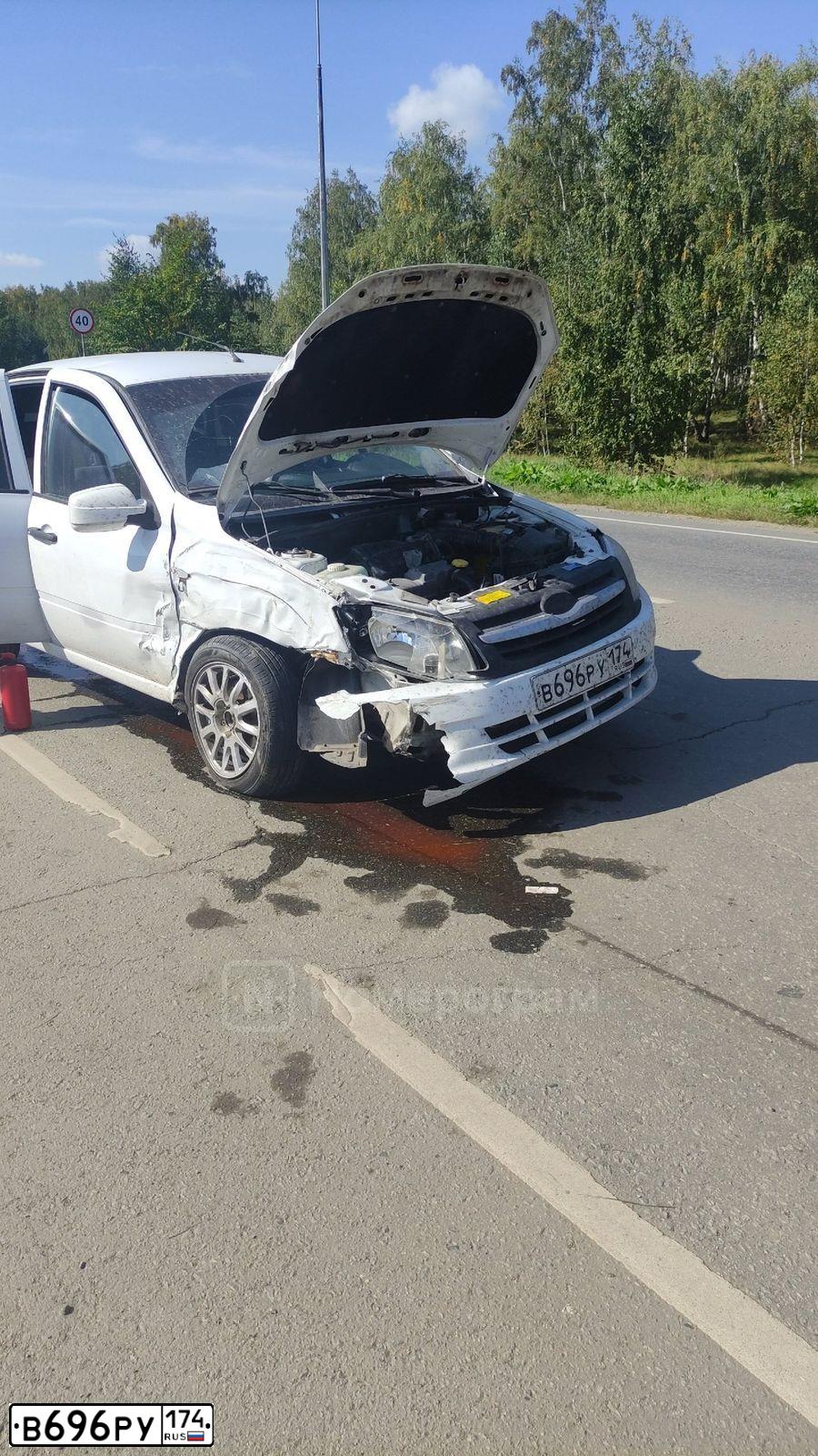 Фото автомобиля LADA 2190 GRANTA, 2013 — госномер В696РУ174. Цвет: Белый
