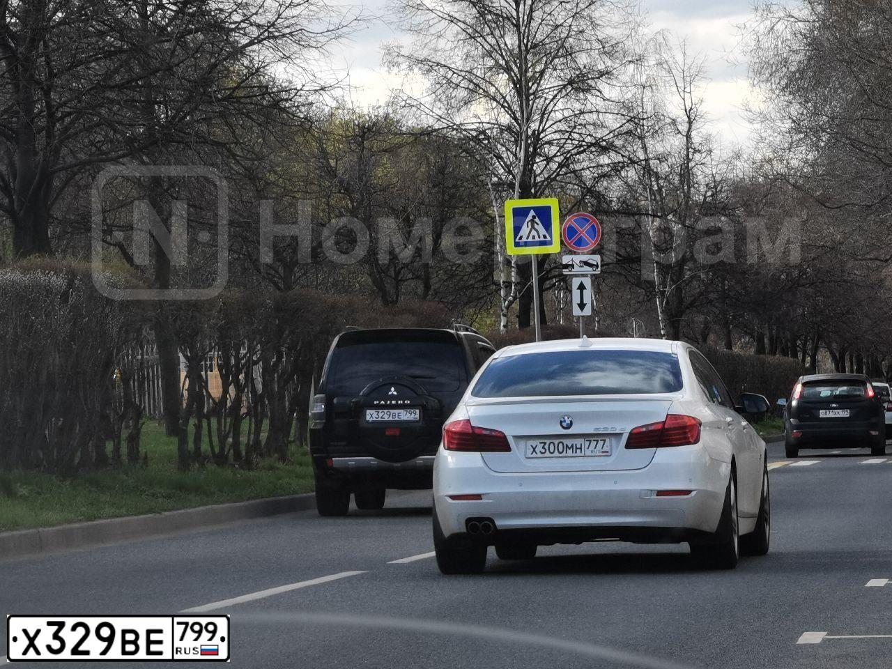 Фото автомобиля MITSUBISHI PAJERO, 2013 — госномер Х329ВЕ799. Цвет: ЧЕРНЫЙ