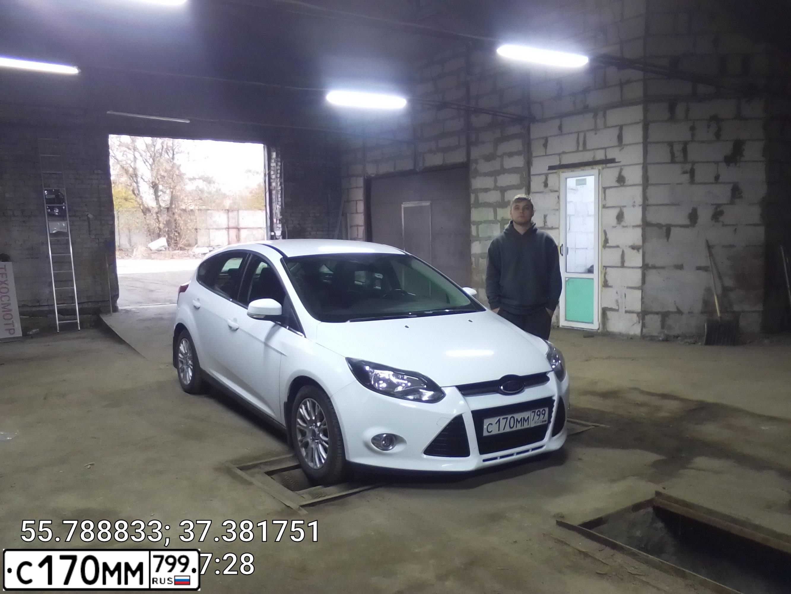 Фото автомобиля FORD FOCUS, 2013 — госномер С170ММ799. Цвет: Белый