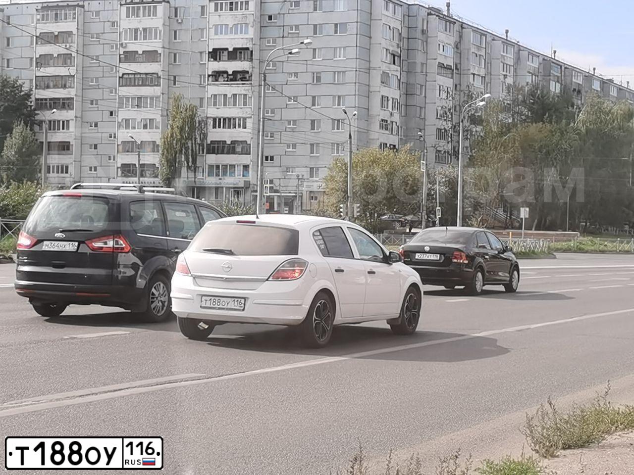 Фото автомобиля OPEL ASTRA, 2013 — госномер Т186ОУ116. Цвет: КРАСНЫЙ