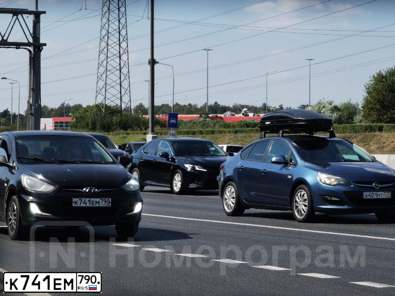 Фото автомобиля HYUNDAI SOLARIS, 2012 — госномер У102ЕХ76. Цвет: ЧЕРНЫЙ