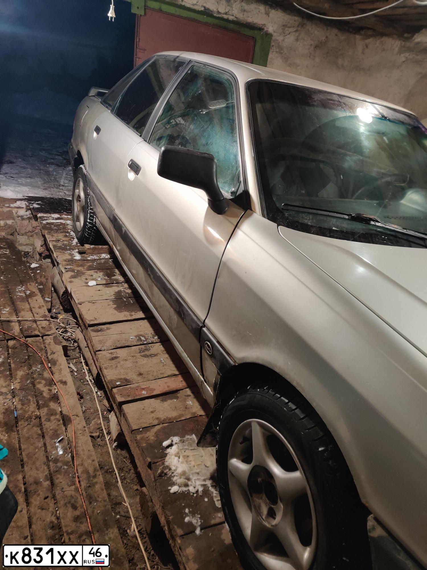 Фото автомобиля AUDI 80, 1989 — госномер О226ЕР32. Цвет: СЕРЫЙ