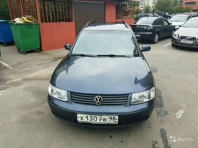 Фото автомобиля VOLKSWAGEN PASSAT, 1998 — госномер У199ОА178. Цвет: СИНИЙ