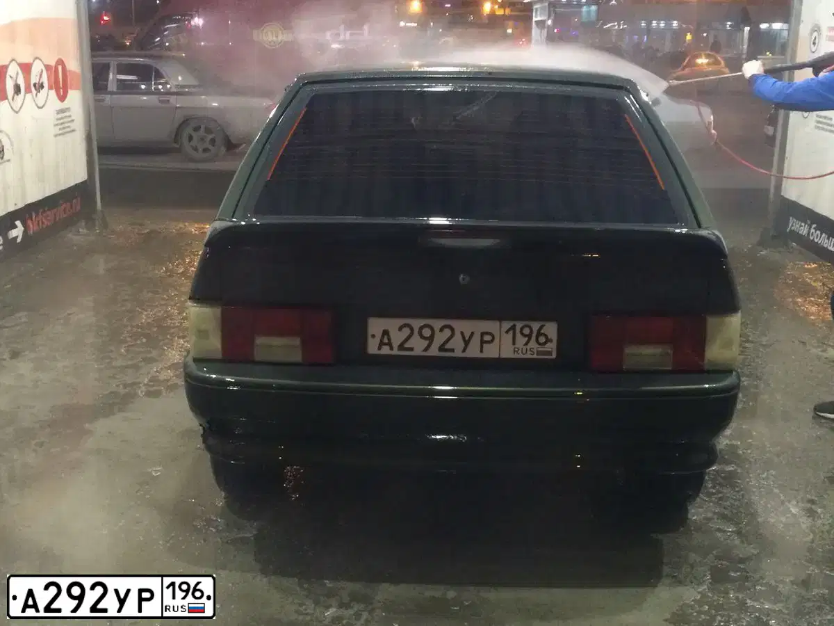 Фото автомобиля LADA 2114 SAMARA, 2006 — госномер А292УР196. Цвет: Темно-зеленый