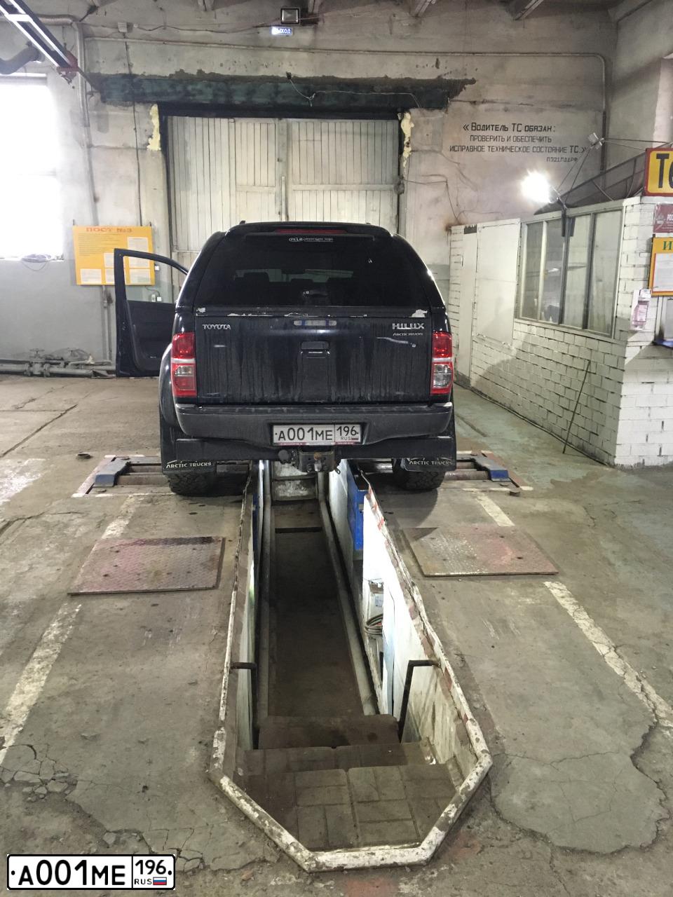 Фото автомобиля TOYOTA HILUX, 2013 — госномер О320РУ196