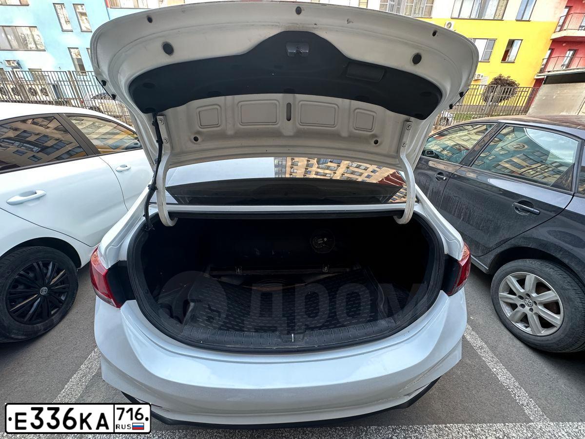 Фото автомобиля HYUNDAI SOLARIS, 2019 — госномер Е336КА716. Цвет: Белый
