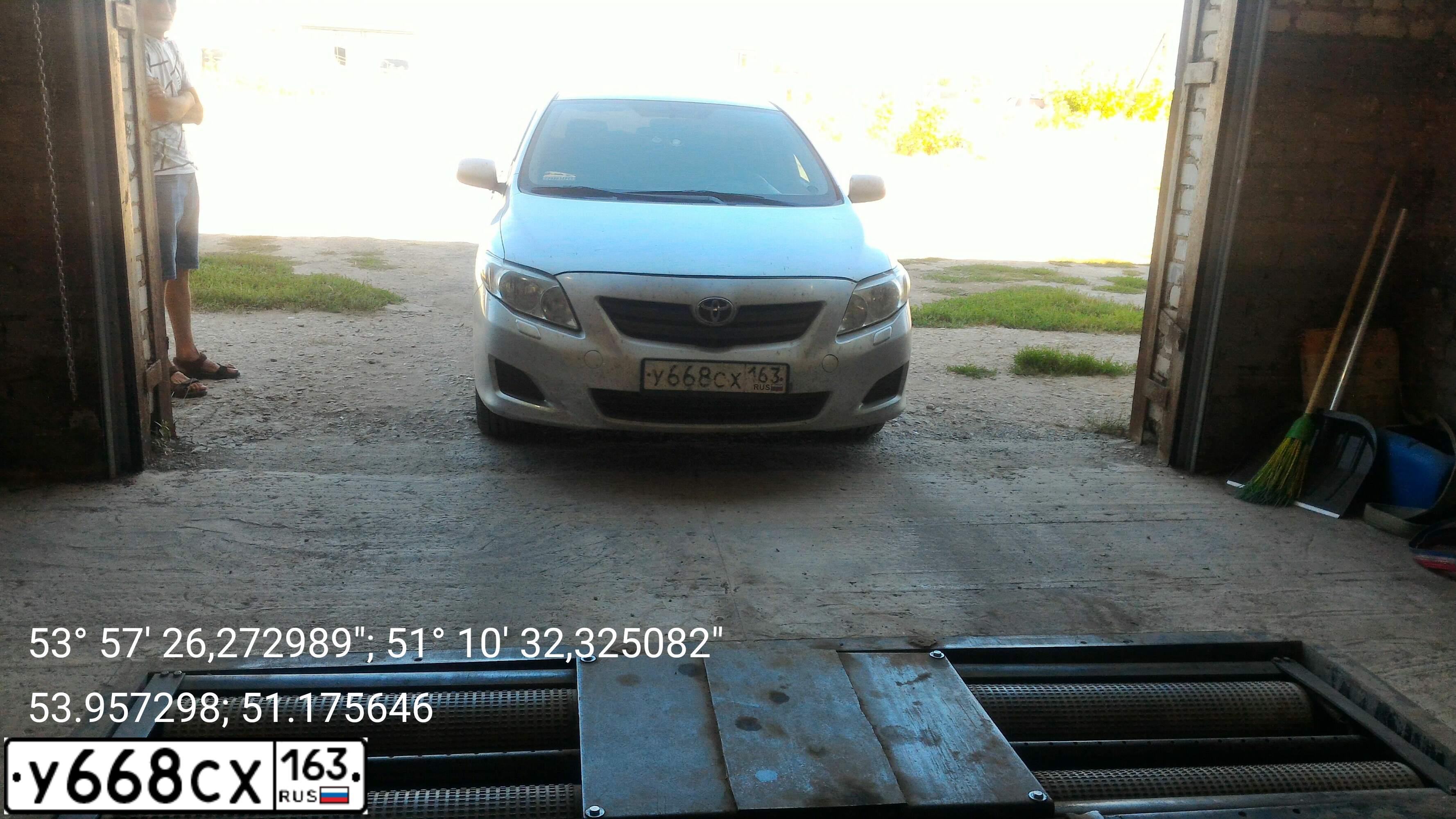 Фото автомобиля TOYOTA COROLLA, 2008 — госномер В500НН163. Цвет: СЕРЕБРИСТЫЙ