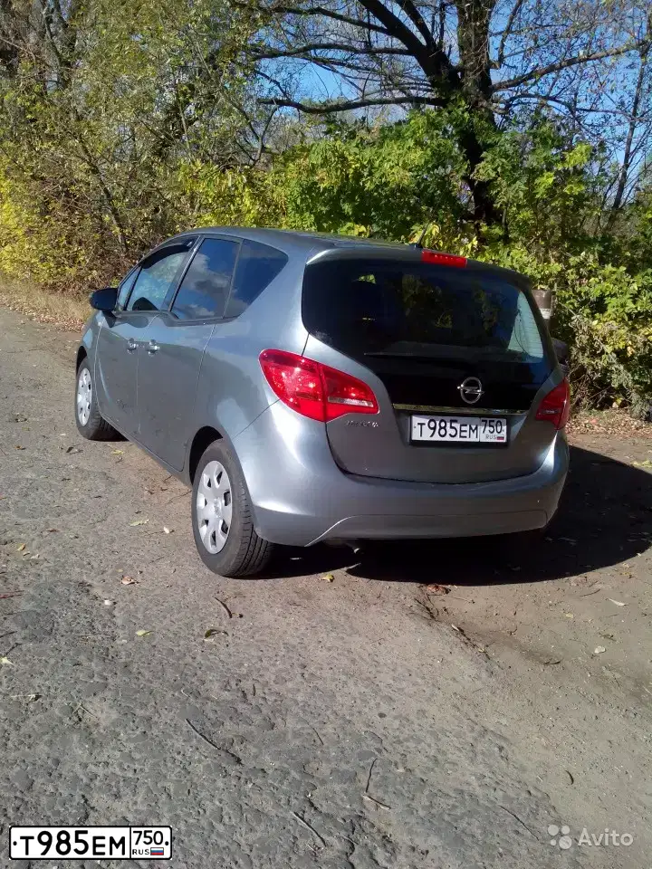 Фото автомобиля OPEL MERIVA, 2014 — госномер Т985ЕМ750. Цвет: Серый