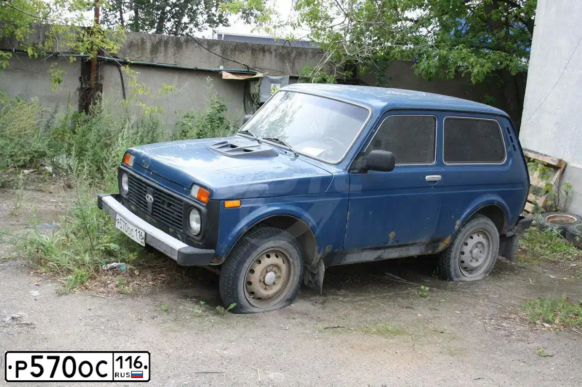 Фото автомобиля LADA 2121 NIVA, 2012 — госномер Р570ОС116. Цвет: СИНЕ-ЗЕЛЕНЫЙ