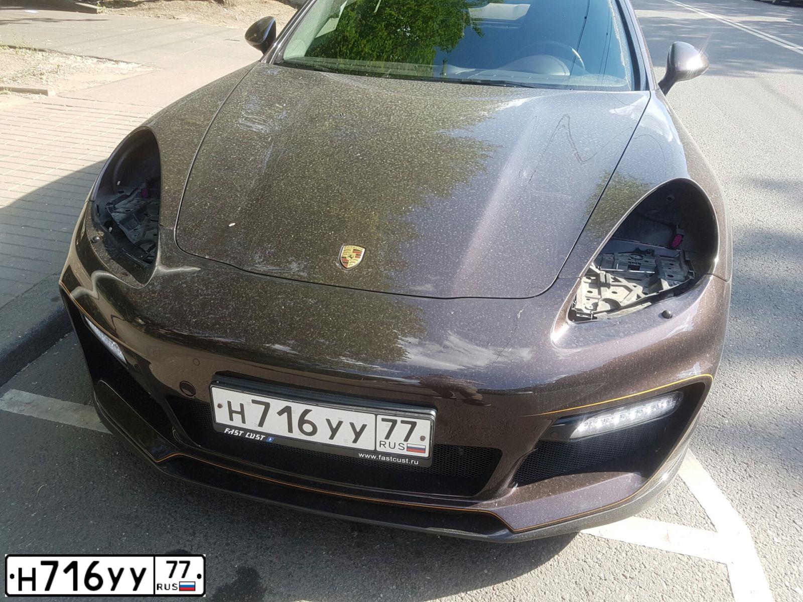 Фото автомобиля PORSCHE PANAMERA, 2011 — госномер Н716УУ77. Цвет: КОРИЧНЕВЫЙ