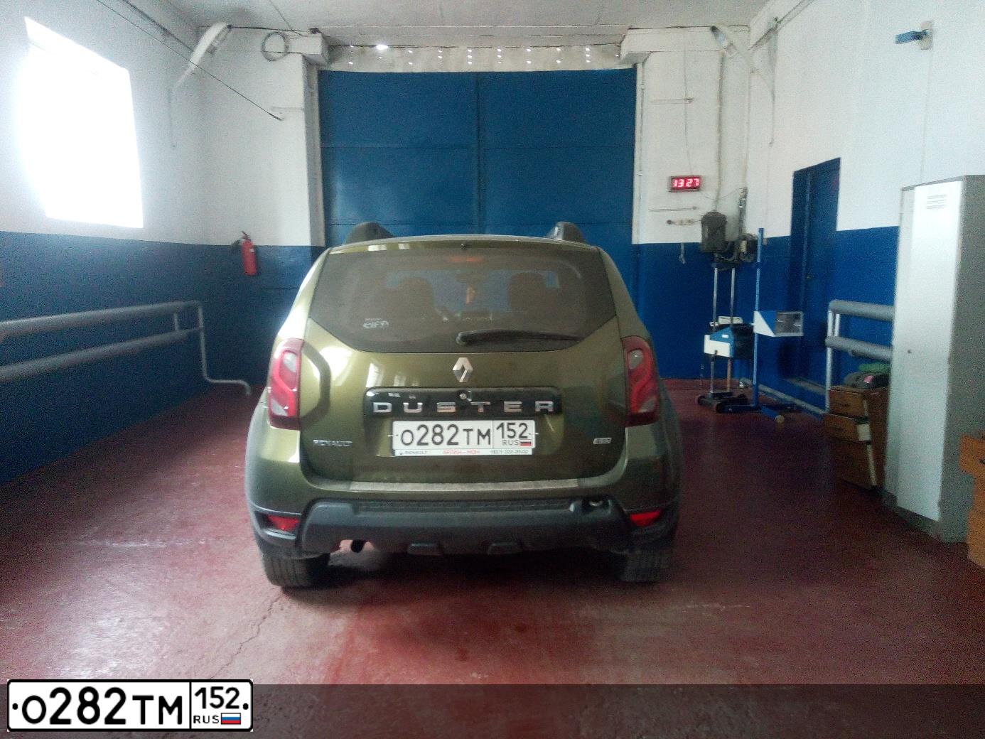 Фото автомобиля RENAULT DUSTER, 2017 — госномер У656ВК152. Цвет: Зеленый