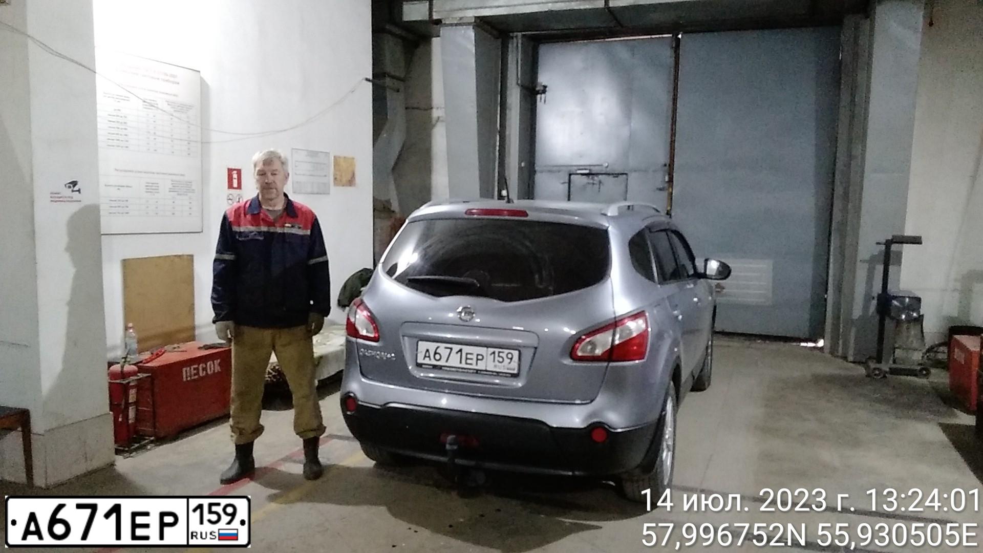 Фото автомобиля NISSAN QASHQAI, 2011 — госномер А671ЕР159. Цвет: СЕРЫЙ