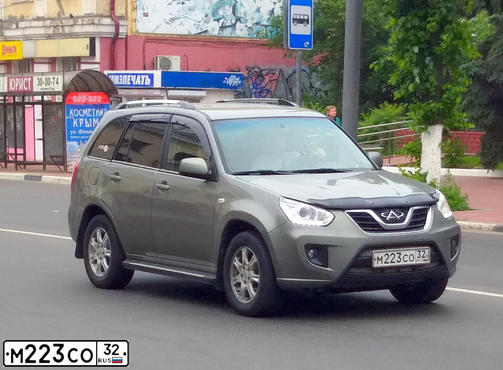 Фото автомобиля CHERY TIGGO, 2013 — госномер М223СО32. Цвет: СЕРЫЙ