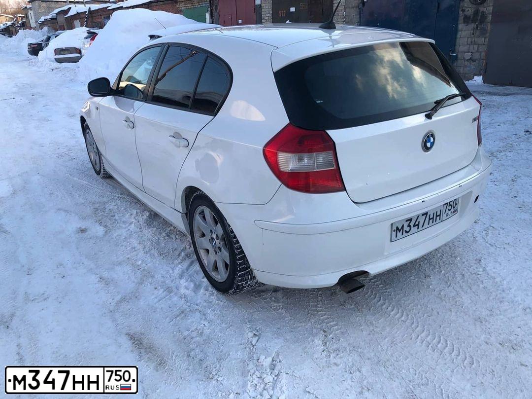 Фото автомобиля BMW SERIE 1, 2010 — госномер М139КТ67. Цвет: Белый