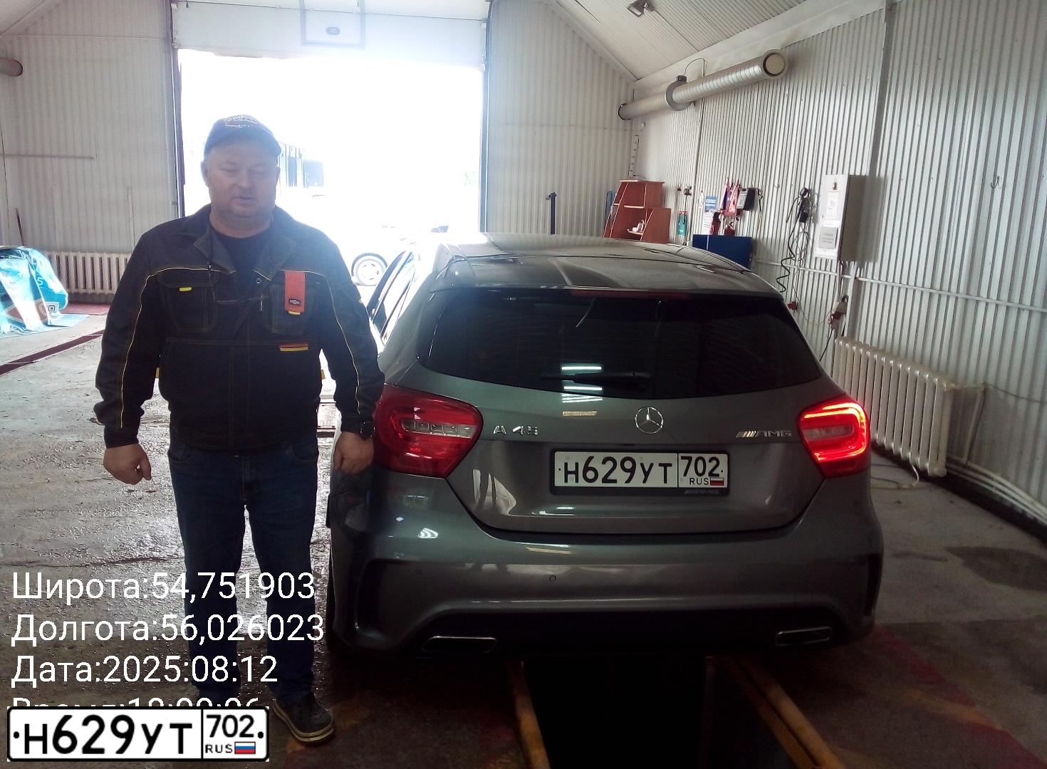 Фото автомобиля MERCEDES A-KLASSE, 2015 — госномер Н629УТ702. Цвет: Серый